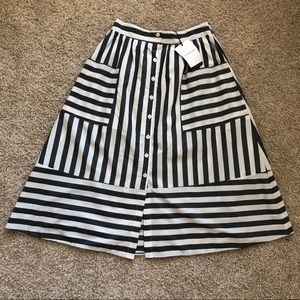 NWT Gray + White Skirt with Pockets